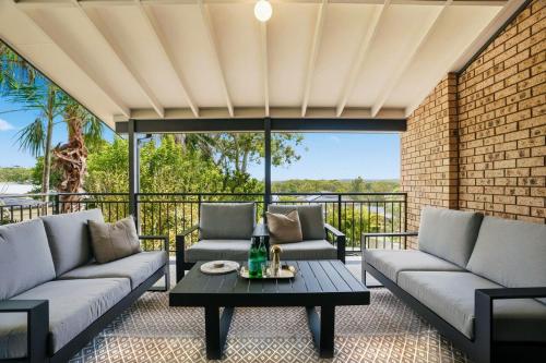 Terraza/balcón, Absolute Lakefront Sleeps 10 Pool Table in Lake Munmorah