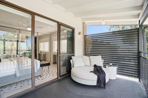 Terraza/balcón, Absolute Lakefront Sleeps 10 Pool Table in Lake Munmorah