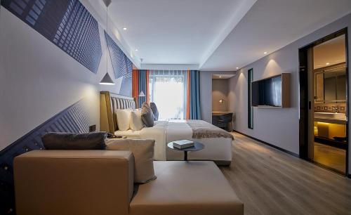 Waya Hotel - Xi'an Jiaotong University Xingqing Campus Xianning Road Metro Station Branch in Xing Qing Gong Park