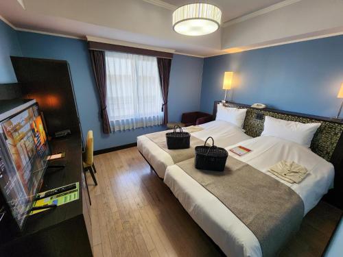 room detail thumbnail 2