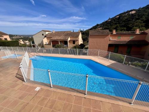 CA650-026 APPARTEMENT 2 PIÈCES POUR 4 personnes À CAVALAIRE-SUR-MER – khách sạn tại Le Paradou