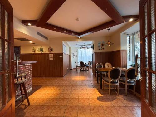 Beijing RJ Brown City Center Hotel Tian An Men Forbidden City – Beijing, NY
