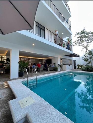 Condo Mina