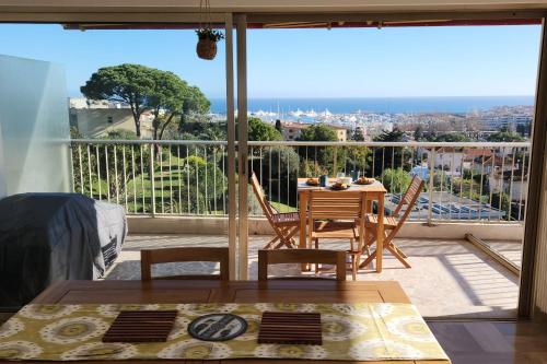 Stunning views large balcony apartment with pool in La Pagane