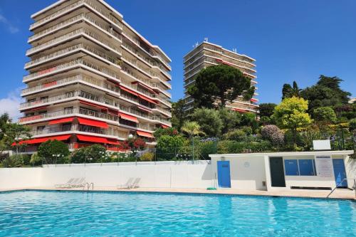 Stunning views large balcony apartment with pool in La Pagane