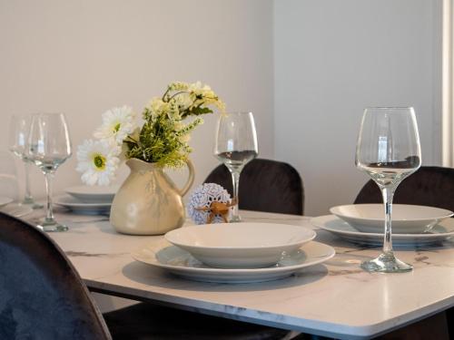 City Oasis, Luxe Spa Bath with Private Parking in Sydenham