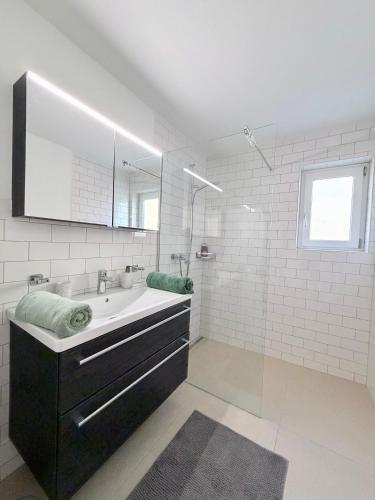 sprcha, Trewia 8 - Modern Apartment Vaduz Center - free Parking in Vaduz
