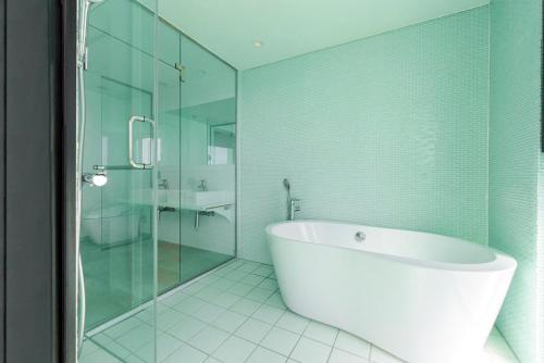 room detail thumbnail 2