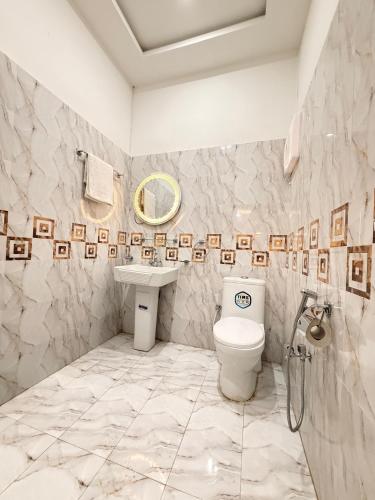 Decent Lavish Luxury - image 14