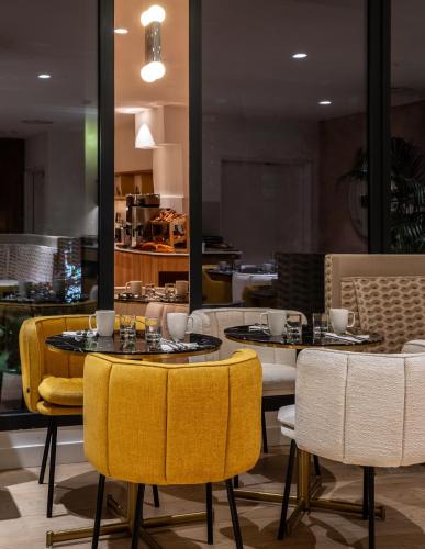 Restaurant, Kyriad Prestige Asnieres Sur Seine in Asnieres-sur-Seine