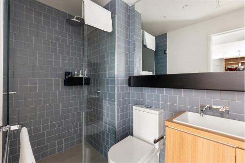 حمام, Stylish 2-Bedroom Preston Apartment Near Transport in ثورنبيري