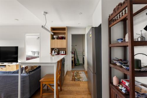 Stylish 2-Bedroom Preston Apartment Near Transport in ثورنبيري
