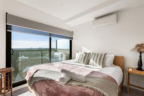 Stylish 2-Bedroom Preston Apartment Near Transport in ثورنبيري