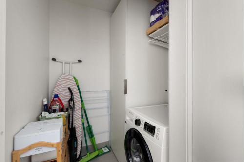 Stylish 2-Bedroom Preston Apartment Near Transport in ثورنبيري