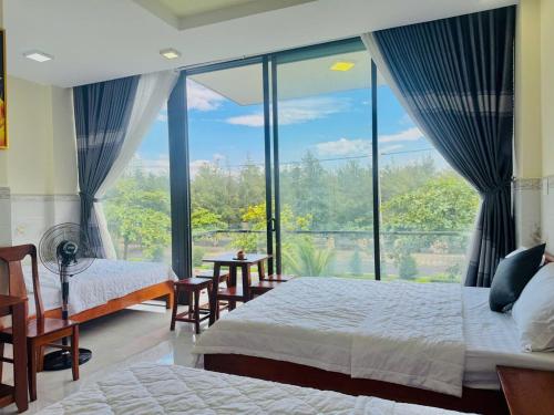 room detail thumbnail 1