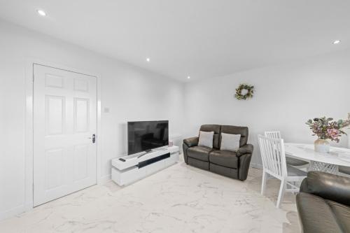 共用Lounge/電視區, Bruce Road 3 Bedroom Apartment - Glenrothes, Fife in 格倫羅西斯