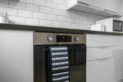 廚房, Bruce Road 3 Bedroom Apartment - Glenrothes, Fife in 格倫羅西斯