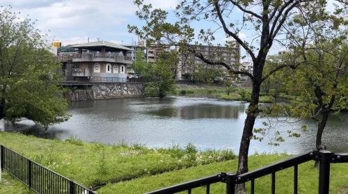 2号房 閑静な住宅街でご宿泊ください 天神博多巨蛋に直行するバスがあります