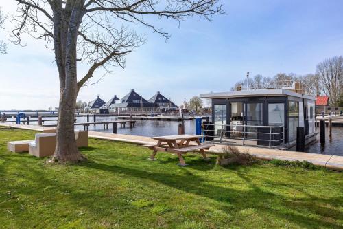 . Welcome in - Houseboat Agua Dolce met tuin, Paviljoenwei 4, Sneek - Offingawier