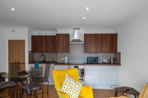 Stylish 1BR URBAN stay CITY Centre - image 3