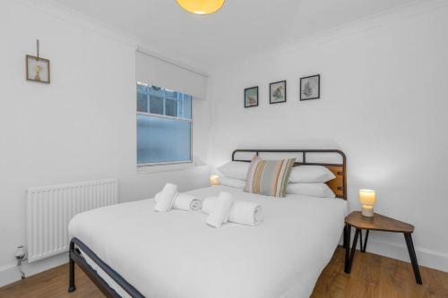 Stylish 1BR URBAN stay CITY Centre - image 4