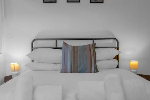 Stylish 1BR URBAN stay CITY Centre - main image