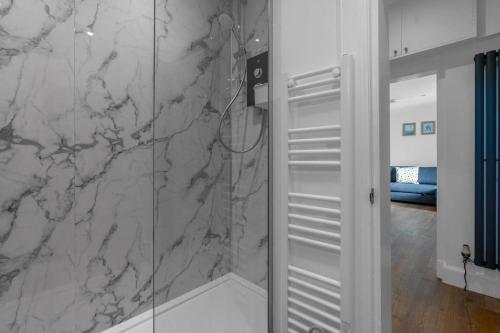 Stylish 1BR URBAN stay CITY Centre - image 9