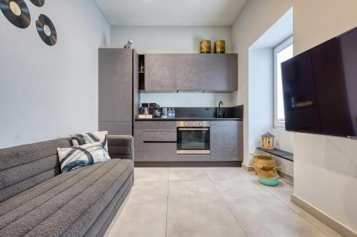Stylish 1-Bedroom Apartment Just 5 Minutes from Valletta by Ferry 5