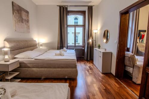 Aurion Riverfront Apartment near Dancing House - Up to 5 guests - image 5