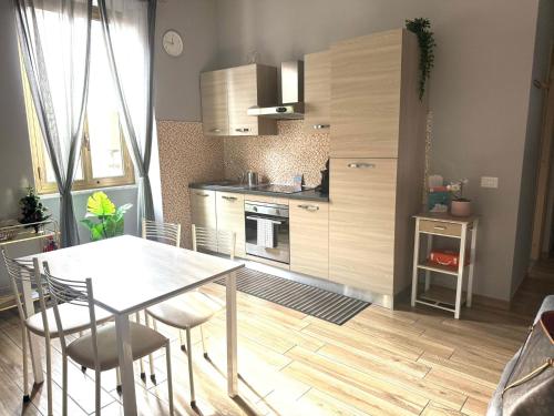 Bright and Spacious 2Bdr Apartment - image 12