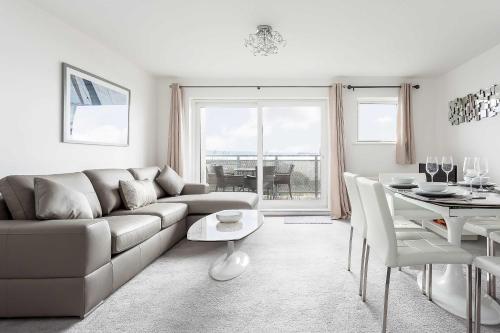 Beach Point - Stunning Harbour Views from Balcony, Poole