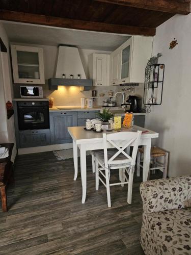 Iekārtas, Casa Franchetta, grazioso bilocale per 2 persone a Triora in Triora