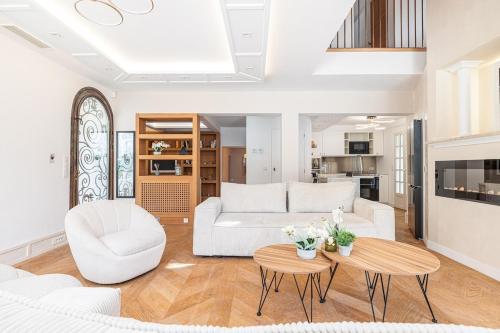 Stunning Juan Les Pins 4 bed Villa with Pool - Tap to explore photos