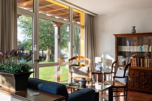 共用Lounge/電視區, 曼薩納雷斯旅館 (Parador de Manzanares) in 曼薩納雷斯