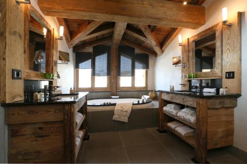 Bathroom, La Bouitte - Hotel Relais & Chateaux in Saint-Marcel