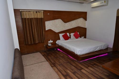 Sri Shivam Hotel in Gondia