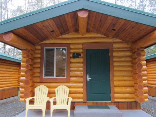 Log Cabin with two queen beds