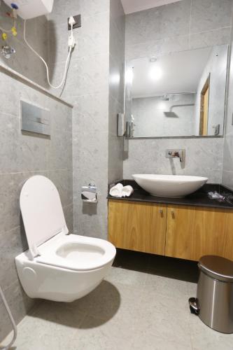Hotel Eleven - image 2
