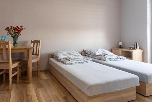 2 twin beds