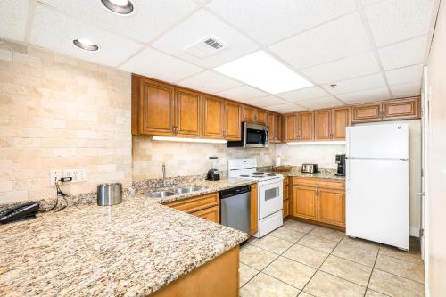 Landmark Holiday Beach Resort – Panama City, FL