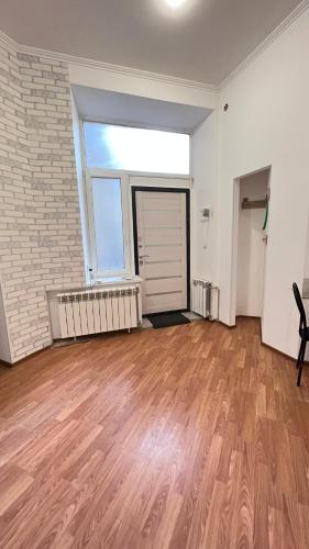 Затишна квартира в центрі - image 2