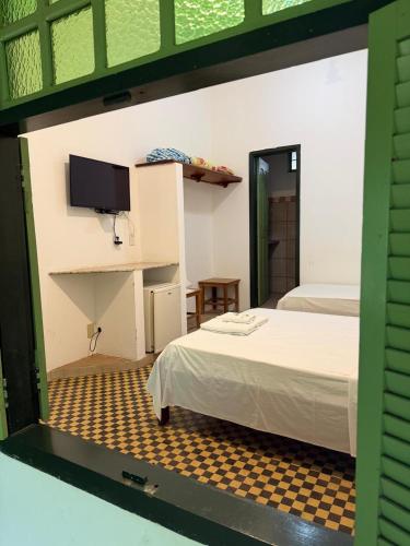 1 double bed, 1 twin bed