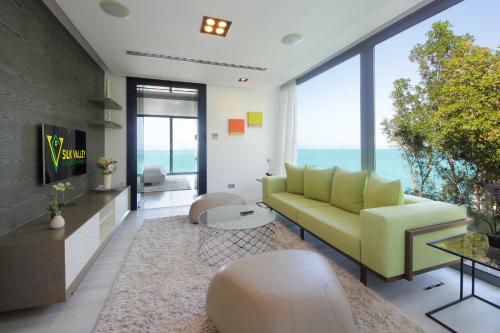 Nurai Island’s Overwater Paradise : Luxury Retreat in Nurai-saari