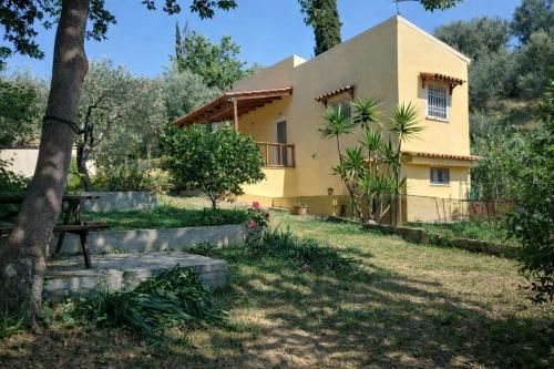 Viesnīcas āriene, Sunshine Home - Peaceful Garden Escape & Parking in Longos Aegio