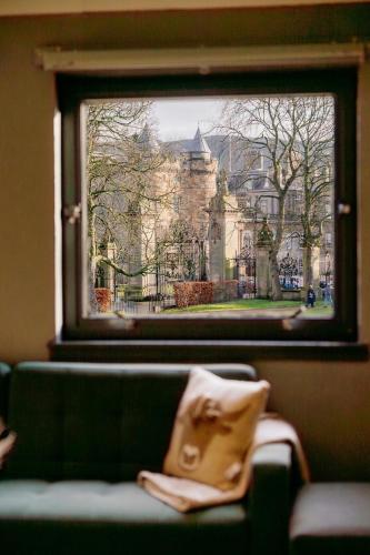 Bottom of Royal Mile 7 Beds Sleeps 8 3 Bthrooms