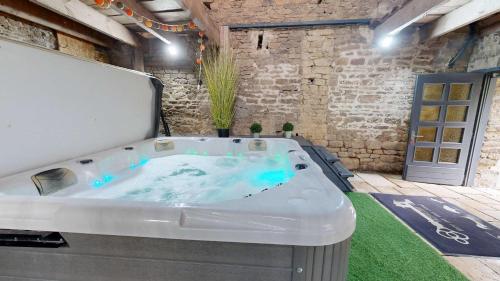 La Clef Decamp Tanzanie 20pers jacuzzi, billard baby, 30min mer in Le Luot
