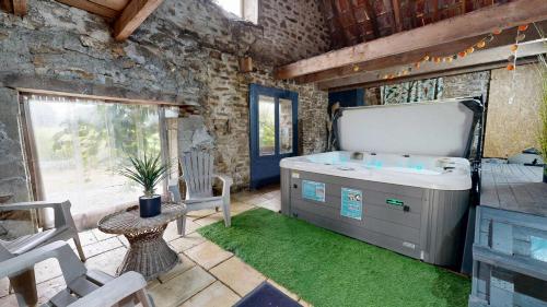 La Clef Decamp Tanzanie 20pers jacuzzi, billard baby, 30min mer in Le Luot
