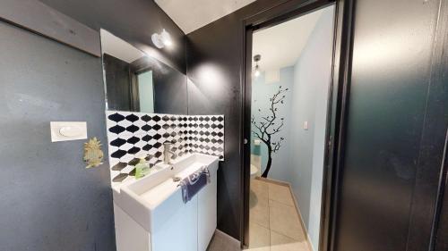 La Clef Decamp Tanzanie 20pers jacuzzi, billard baby, 30min mer in Le Luot