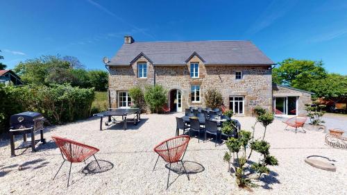 La Clef Decamp Poignière 17 pers jacuzzi, baby-foot, 30 min mer gîte à louer Braffais