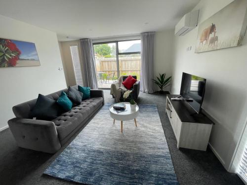 Guestroom, Cozy Living in Unit 4 Armagh in Linwood